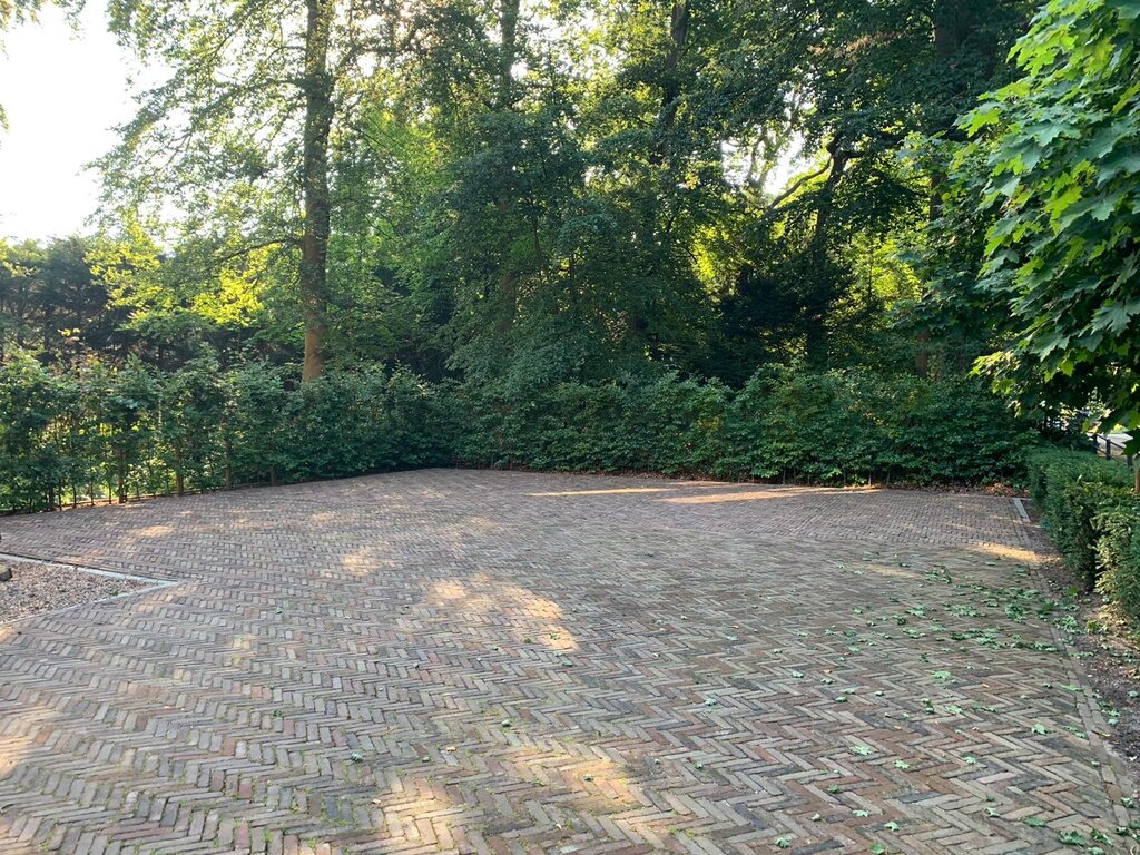 121670626